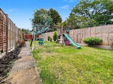 4 bedroom Semi-detached house for sale in Queen Street, Oadby, Leicester