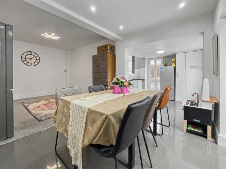 4 bedroom Semi-detached house for sale in Queen Street, Oadby, Leicester