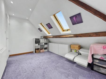 4 bedroom Semi-detached house for sale in Queen Street, Oadby, Leicester