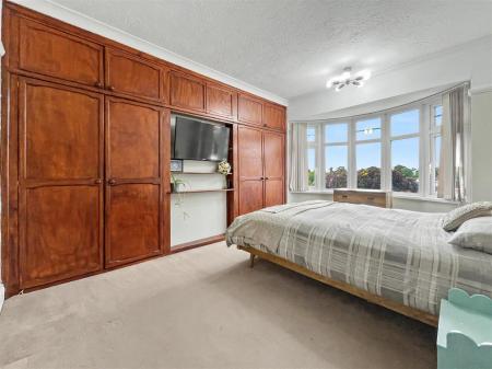 4 bedroom Semi-detached house for sale in Queen Street, Oadby, Leicester