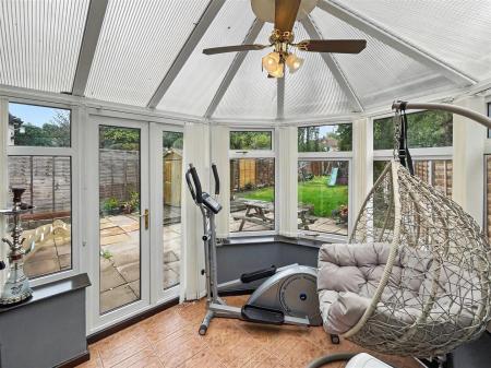 4 bedroom Semi-detached house for sale in Queen Street, Oadby, Leicester