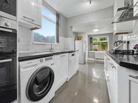 4 bedroom Semi-detached house for sale in Queen Street, Oadby, Leicester