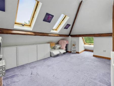 4 bedroom Semi-detached house for sale in Queen Street, Oadby, Leicester