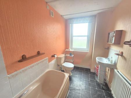 2 bedroom Property to let in Lorne Road, Leicester