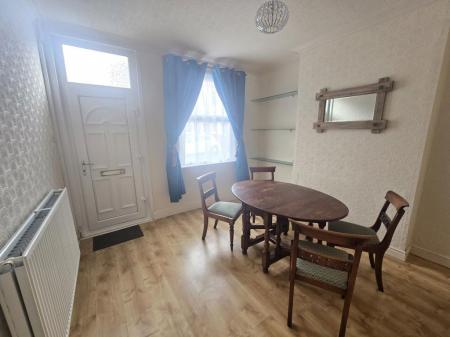 2 bedroom Property to let in Lorne Road, Leicester