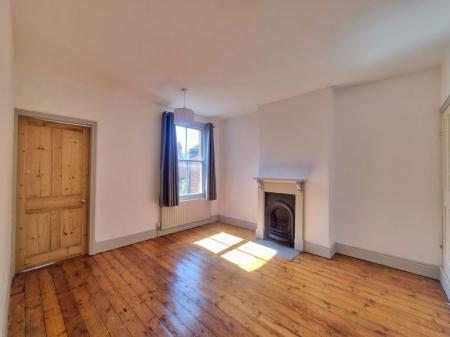 2 bedroom Property to let in Clarendon Park Road, Leicester