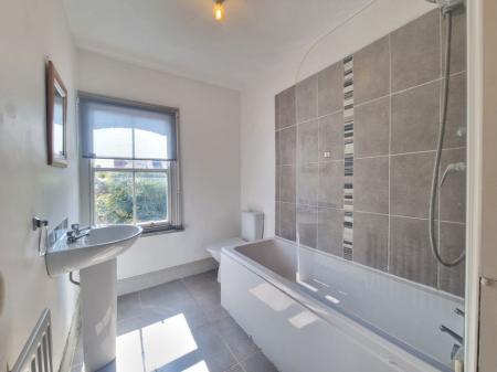 2 bedroom Property to let in Clarendon Park Road, Leicester