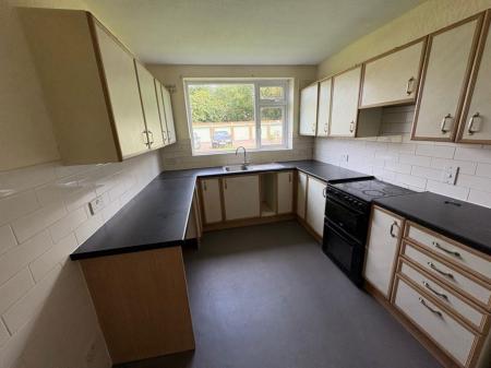 2 bedroom Property to let in Knighton Drive, Stoneygate, Leicester