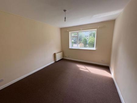 2 bedroom Property to let in Knighton Drive, Stoneygate, Leicester