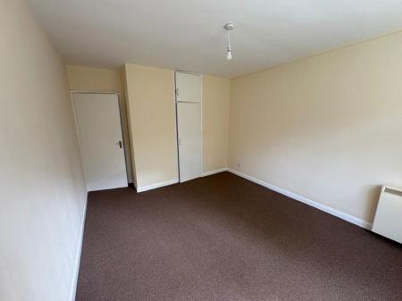 2 bedroom Property to let in Knighton Drive, Stoneygate, Leicester