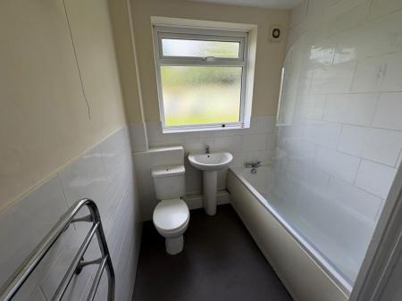 2 bedroom Property to let in Knighton Drive, Stoneygate, Leicester