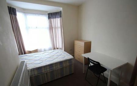 4 bedroom Property to let in Stuart Street, Leicester