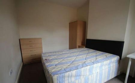 4 bedroom Property to let in Stuart Street, Leicester