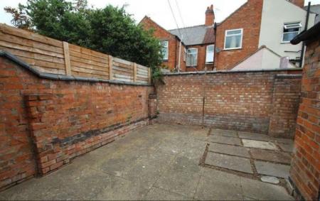 4 bedroom Property to let in Stuart Street, Leicester