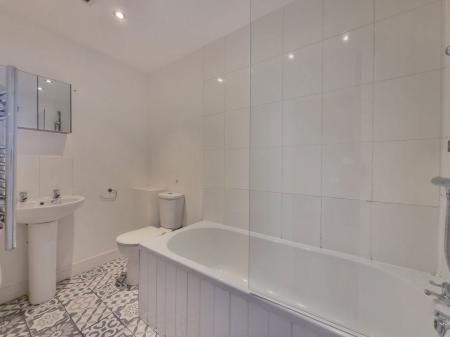 2 bedroom Property to let in London Road, Leicester