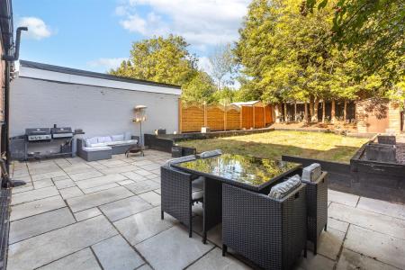 4 bedroom Detached house for sale in Aylestone Drive, Leicester