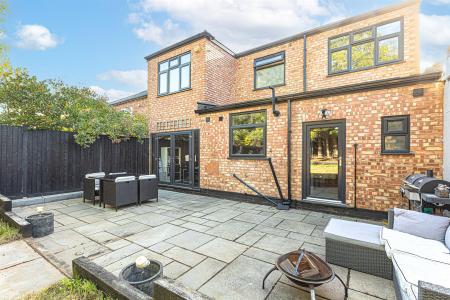 4 bedroom Detached house for sale in Aylestone Drive, Leicester