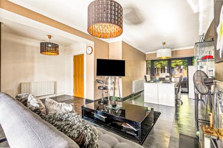4 bedroom Detached house for sale in Aylestone Drive, Leicester