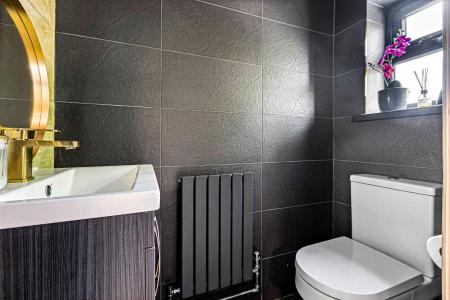 4 bedroom Detached house for sale in Aylestone Drive, Leicester