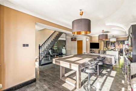 4 bedroom Detached house for sale in Aylestone Drive, Leicester