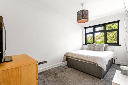 4 bedroom Detached house for sale in Aylestone Drive, Leicester