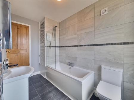 2 bedroom Terraced House for sale in Leopold Road, Clarendon Park, Leicester