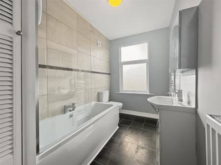 2 bedroom Terraced House for sale in Leopold Road, Clarendon Park, Leicester