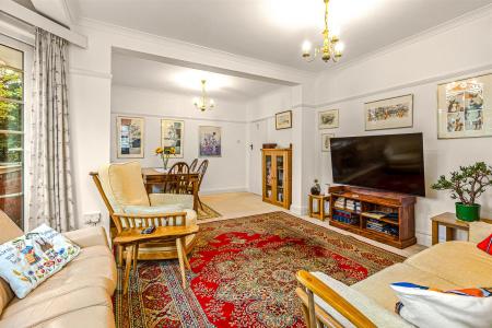 2 bedroom Flat for sale in Knighton Court, Knighton, Park Road, Leicester