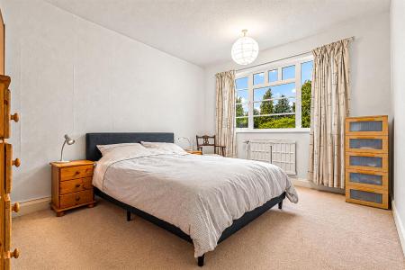 2 bedroom Flat for sale in Knighton Court, Knighton, Park Road, Leicester