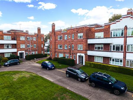2 bedroom Flat for sale in Knighton Court, Knighton, Park Road, Leicester