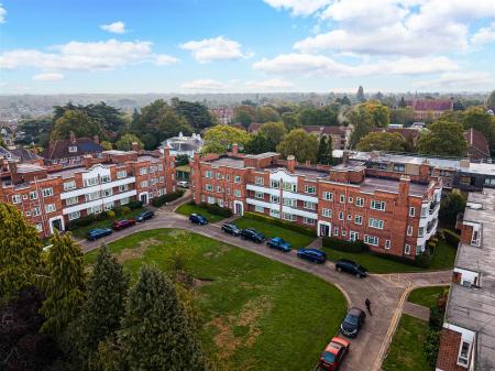 2 bedroom Flat for sale in Knighton Court, Knighton, Park Road, Leicester