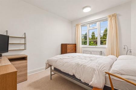 2 bedroom Flat for sale in Knighton Court, Knighton, Park Road, Leicester