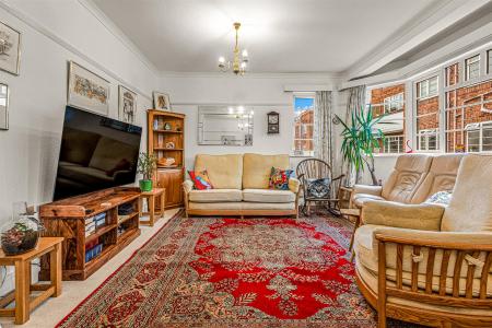 2 bedroom Flat for sale in Knighton Court, Knighton, Park Road, Leicester