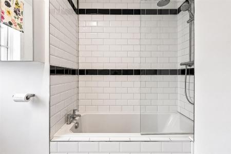 2 bedroom Flat for sale in Knighton Court, Knighton, Park Road, Leicester