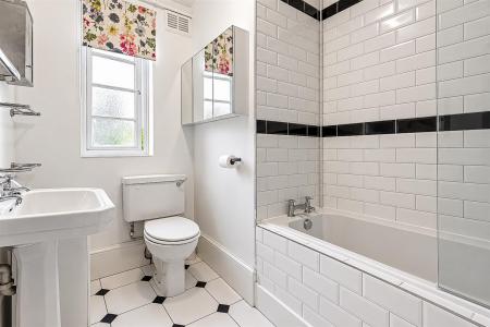 2 bedroom Flat for sale in Knighton Court, Knighton, Park Road, Leicester