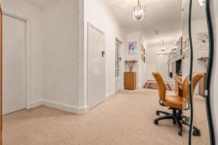 2 bedroom Flat for sale in Knighton Court, Knighton, Park Road, Leicester