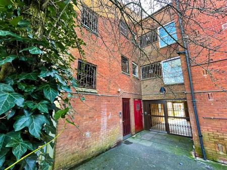 1 bedroom Flat for sale in Neston Gardens, Leicester