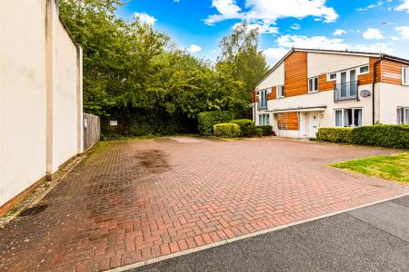2 bedroom End of terrace house for sale in Watkin Road, Leicester