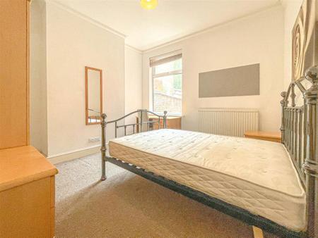 4 bedroom Property to let in Winchester Avenue, Leicester