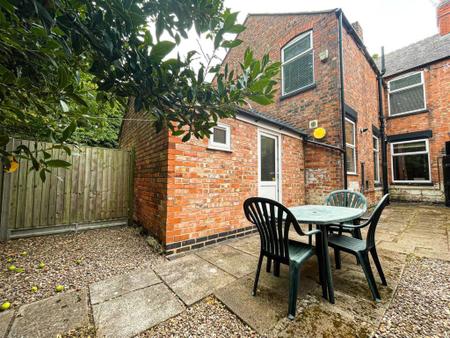 4 bedroom Property to let in Winchester Avenue, Leicester