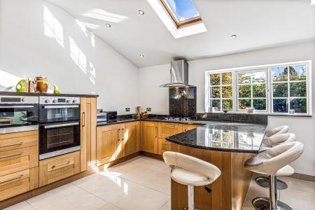 4 bedroom Detached house for sale in Pine Tree Avenue, Leicester