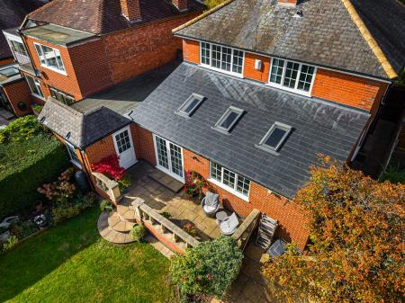 4 bedroom Detached house for sale in Pine Tree Avenue, Leicester