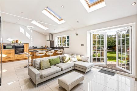 4 bedroom Detached house for sale in Pine Tree Avenue, Leicester