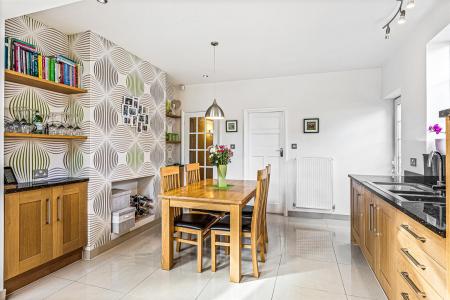 4 bedroom Detached house for sale in Pine Tree Avenue, Leicester