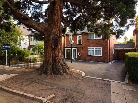 4 bedroom Detached house for sale in Pine Tree Avenue, Leicester