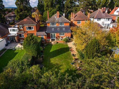 4 bedroom Detached house for sale in Pine Tree Avenue, Leicester