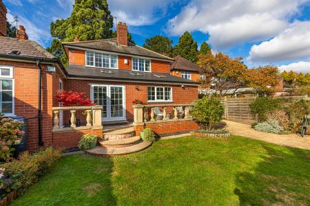 4 bedroom Detached house for sale in Pine Tree Avenue, Leicester