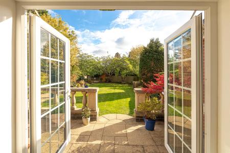 4 bedroom Detached house for sale in Pine Tree Avenue, Leicester