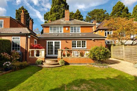 4 bedroom Detached house for sale in Pine Tree Avenue, Leicester