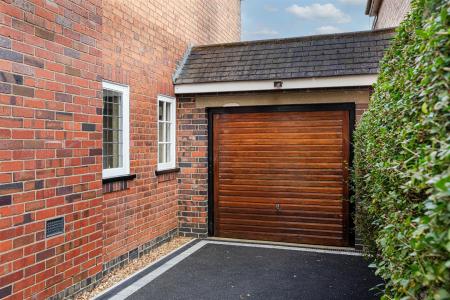 4 bedroom Detached house for sale in Pine Tree Avenue, Leicester